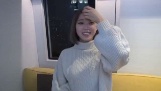 女友特别性感漂亮的大学女闺蜜,勾搭了很久送了不少礼物终于答应和我偷偷开次房,开始不同意拍摄操爽后随便拍!